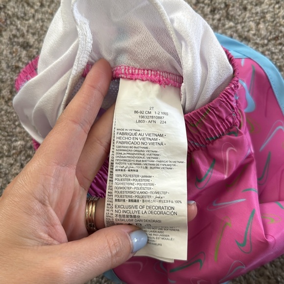 Nike Toddler Girls 2 Piece Pink Dri Fit Shorts and Tshirt Set - Picture 9 of 11